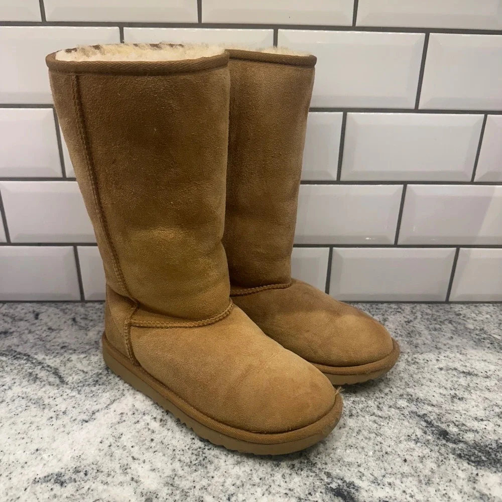 UGG Kids 4 Classic Tall II Boots Chestnut Suede Shearling 1017713K Winter Cozy